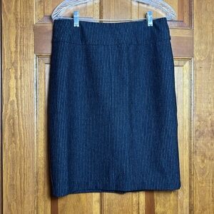 Women's NY&C Stretchy Pinstriped Skirt Size Medium Black w/ Gray/White NWT!
